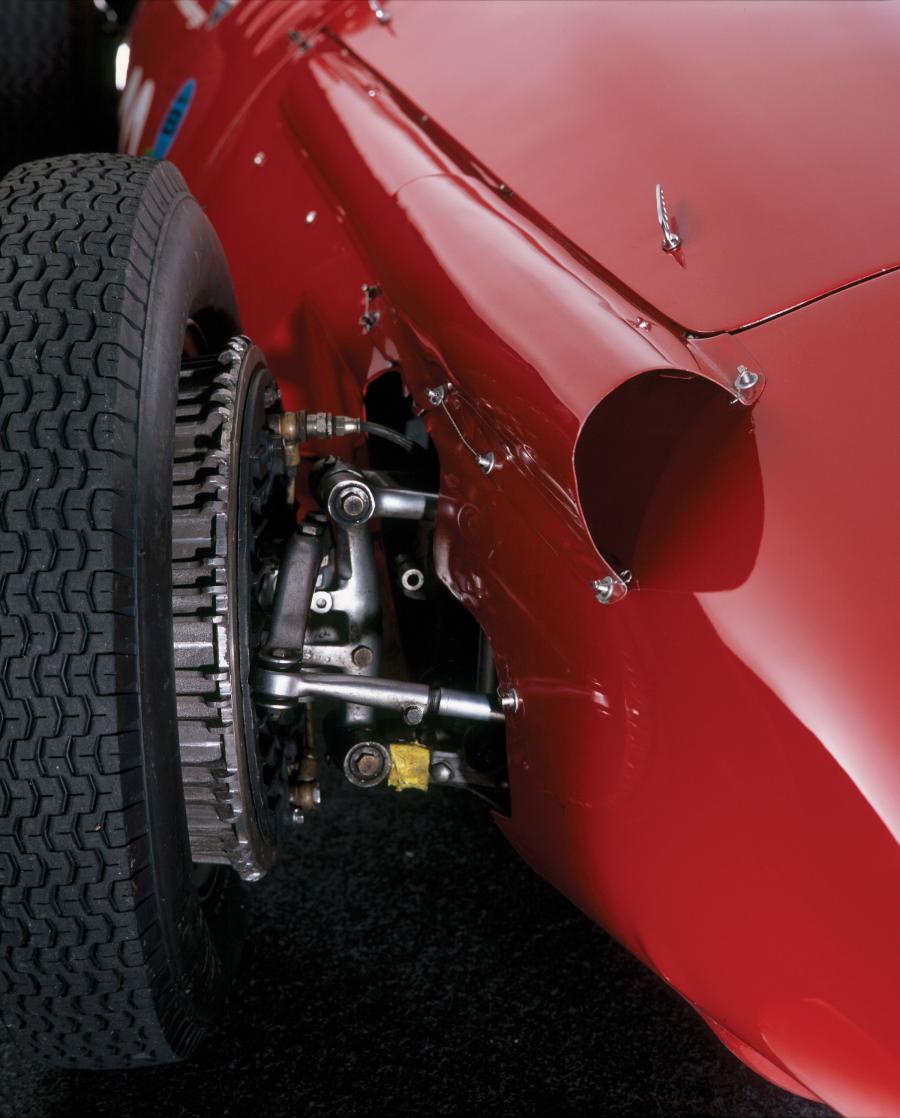  Maserati 250F F1 1956 года  (фото 2 из 7)
